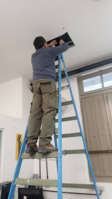 Reparación de instalaciones eléctricas, bombas de agua, recambio de luminarias y colocación